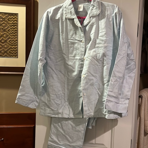 New flannel pjs - Picture 1 of 7